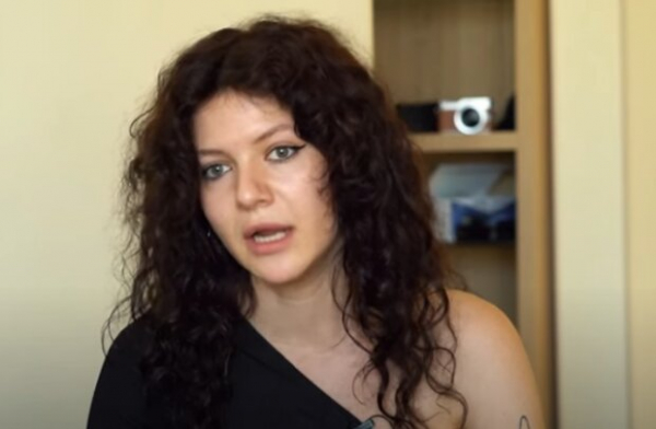 23-летней Александре каждый месяц разрезают грудь, чтоб спасти ей жизнь: врачи отказываются удалять 23-летней Александре каждый месяц разрезают грудь, чтоб спасти ей жизнь: врачи отказываются удалять