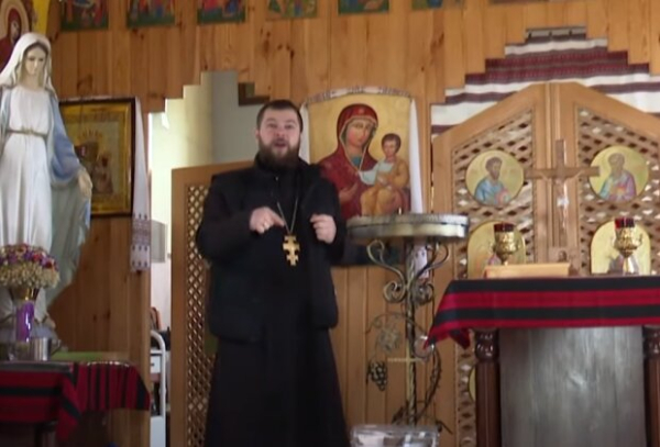 Иисус превращал воду в вино, а волынский священник превратил ягоды в деньги: что он хочет построить Иисус превращал воду в вино, а волынский священник превратил ягоды в деньги: что он хочет построить