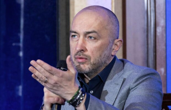 Глава НБУ Андрей Пышный скупает престижные награды, а получает лишь критику: "К чему эти заслуги?" Глава НБУ Андрей Пышный скупает престижные награды, а получает лишь критику: "К чему эти заслуги?"