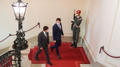 Зеленский призвал Австрию учесть украинскую позицию по "Северному потоку-2" Зеленский призвал Австрию учесть украинскую позицию по "Северному потоку-2"
