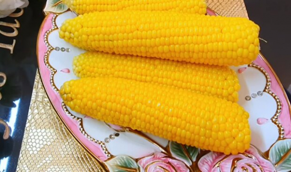 Сладкая и ароматная кукуруза, как на море: что добавить к кочанам кроме соли, чтоб вкус свел с ума Сладкая и ароматная кукуруза, как на море: что добавить к кочанам кроме соли, чтоб вкус свел с ума