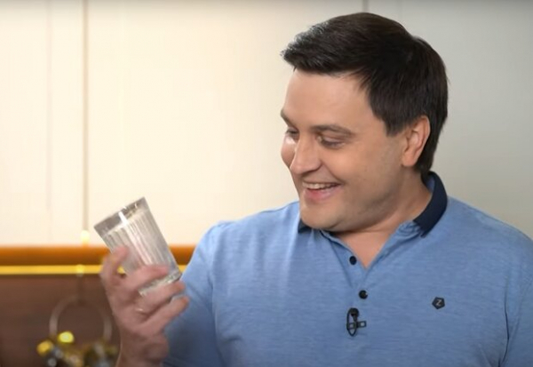 Ведущий Андрей Ковальский поделился любимым рецептом быстрых блинов - чтобы успеть на работу на 5 утра