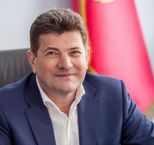 Мэр Запорожья Владимир Буряк ведет в горсовет свою партию
                                                                                