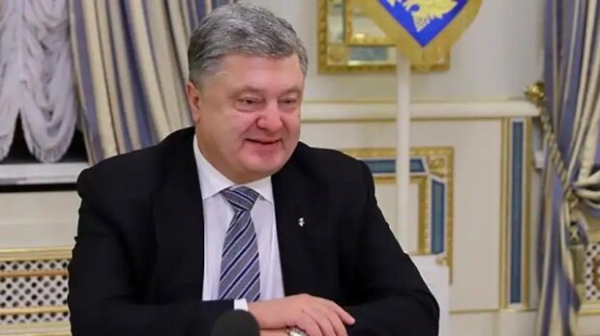 Блоггер заявил о договоренности Порошенко и путина: «Бывший президент не мешал Деркачу в Украине в обмен на ведение бизнеса в россии» Блоггер заявил о договоренности Порошенко и путина: «Бывший президент не мешал Деркачу в Украине в обмен на ведение бизнеса в россии»