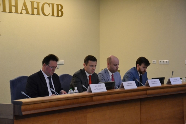 Руководству украинских таможен устроили массовые чистки: где уволили начальников
Руководству украинских таможен устроили массовые чистки: где уволили начальников