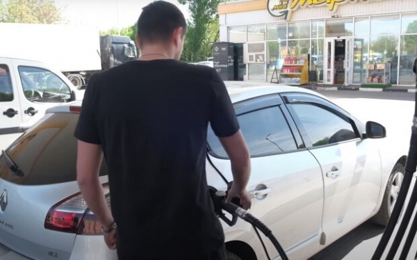 Где розетка? Космические цены на бензин заставили украинцев круто экономить, какие авто в тренде Где розетка? Космические цены на бензин заставили украинцев круто экономить, какие авто в тренде