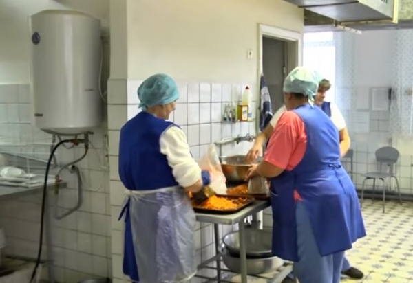 Невкусная еда и грязные столовые уйдут в прошлое — в Украине начали "наступление" на школьное питание Невкусная еда и грязные столовые уйдут в прошлое — в Украине начали "наступление" на школьное питание