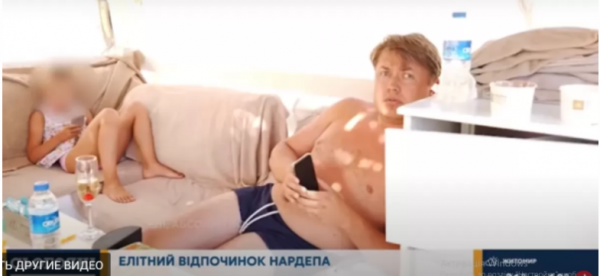 Разъяренный "слуга народа" накинулся на журналистку во время отдыха в Турции
                                                                                