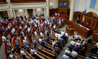 "Слуга народа" разъяснил популярные мифы о законе про референдум

                        