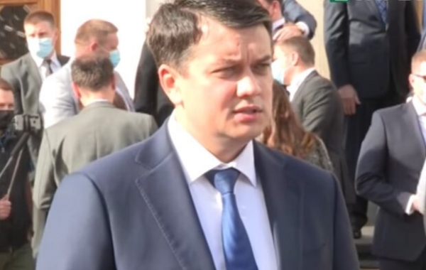 Стефанчук обогнал Разумкова в размере зарплаты: сколько получил глава Верховной Рады в сентябре Стефанчук обогнал Разумкова в размере зарплаты: сколько получил глава Верховной Рады в сентябре