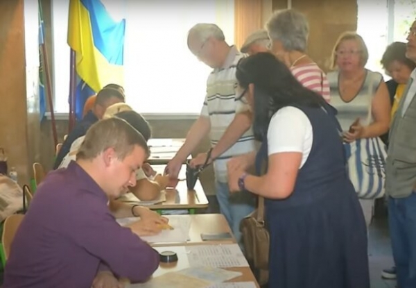 Местные выборы-2020: в ЦИК объяснили, можно ли проголосовать с паспортом в "Дія" и назвали важное условие Местные выборы-2020: в ЦИК объяснили, можно ли проголосовать с паспортом в "Дія" и назвали важное условие