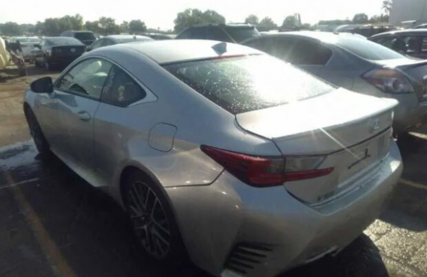 Во Львове нашелся свой Робин Гуд: похитил Lexus, чтобы отдать ВСУ Во Львове нашелся свой Робин Гуд: похитил Lexus, чтобы отдать ВСУ