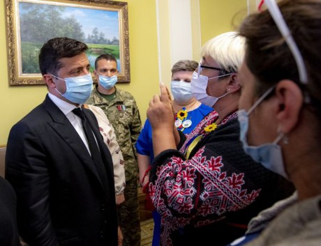 Зеленский встретился с семьями погибших защитников Украины и пропавших без вести граждан Зеленский встретился с семьями погибших защитников Украины и пропавших без вести граждан
