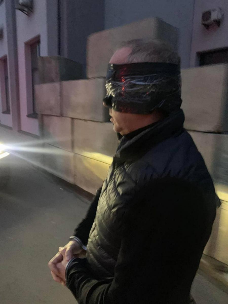 Украинские бойцы повязали нардепа Шуфрича, который фотографировал позиции ВСУ
Украинские бойцы повязали нардепа Шуфрича, который фотографировал позиции ВСУ