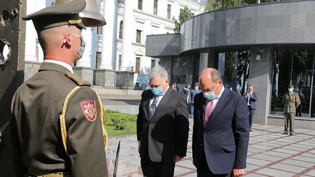 Делегация Министерства обороны Великобритании почтила память павших защитников Украины