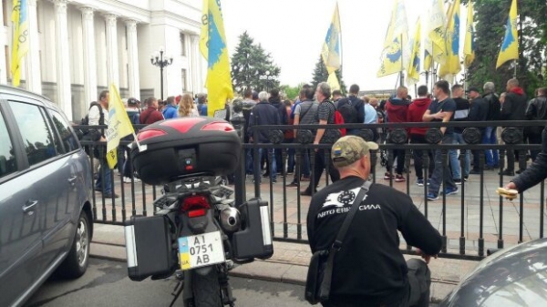Автомобилисты собираются на акцию протеста из-за возможного поднятия акциза на сжиженный газ, - "АвтоЄвроСила" Автомобилисты собираются на акцию протеста из-за возможного поднятия акциза на сжиженный газ, - "АвтоЄвроСила"