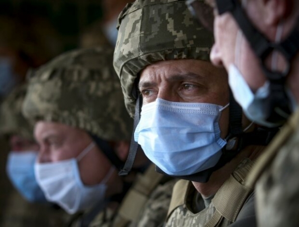 Борщ и рисовая каша: Зеленский на передовой пообедал с военными разведчиками Борщ и рисовая каша: Зеленский на передовой пообедал с военными разведчиками