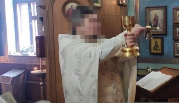 Пьяный поп УПЦ МП пытался проехать в Киев: "Рамсы спутал?" Пьяный поп УПЦ МП пытался проехать в Киев: "Рамсы спутал?"