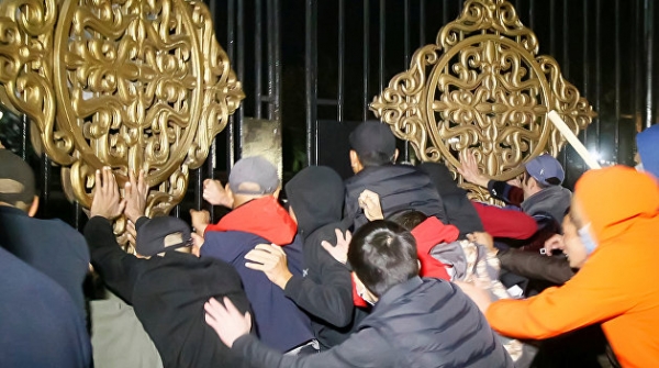 Экономика Киргизии в шоке. Протесты напугали банкиров страны Экономика Киргизии в шоке. Протесты напугали банкиров страны