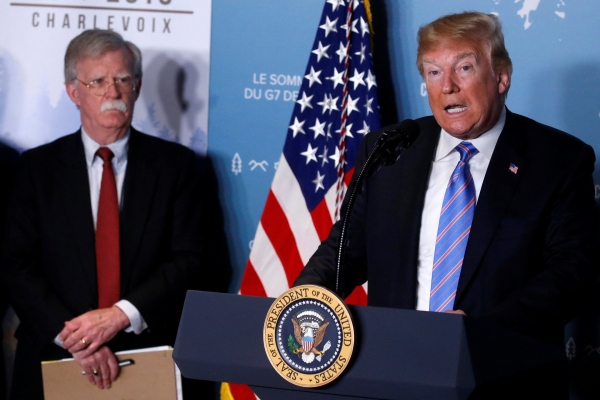 Экс-советник Белого дома Болтон подтвердил факт давления Трампа на Украину
Экс-советник Белого дома Болтон подтвердил факт давления Трампа на Украину