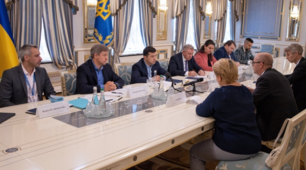 Эксперт описал, что сделает Запад, если Украина попытается взять дешевые деньги у Китая Эксперт описал, что сделает Запад, если Украина попытается взять дешевые деньги у Китая