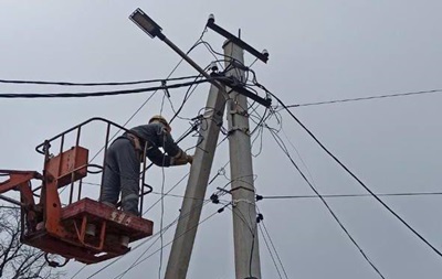 Энергетики вернули свет в 76 населенных пунктов двух областей Энергетики вернули свет в 76 населенных пунктов двух областей
