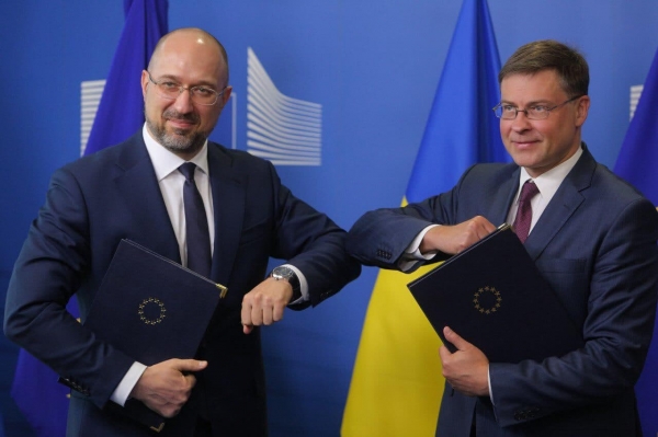 ЕС выделил Украине 600 млн евро макрофинансовой помощи
ЕС выделил Украине 600 млн евро макрофинансовой помощи