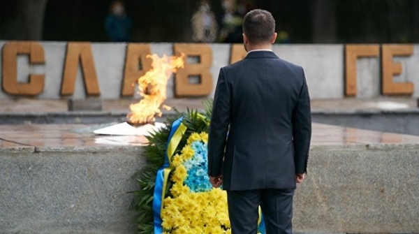 Если Украина и дальше будет отрицать День Победы, ею займутся западные соседи – Якубин Если Украина и дальше будет отрицать День Победы, ею займутся западные соседи – Якубин