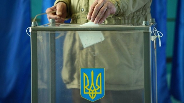 Есть ли жизнь после местных выборов? Украина отвечает по-своему
