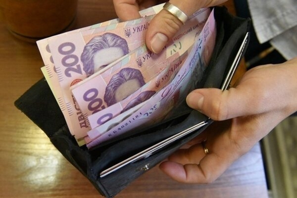 В Украине выросли зарплаты, несмотря на кризис: кто и сколько получает
В Украине выросли зарплаты, несмотря на кризис: кто и сколько получает
