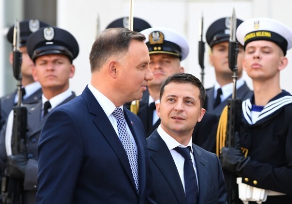 После "свидания" с Зеленским польский президент слег с коронавирусом После "свидания" с Зеленским польский президент слег с коронавирусом