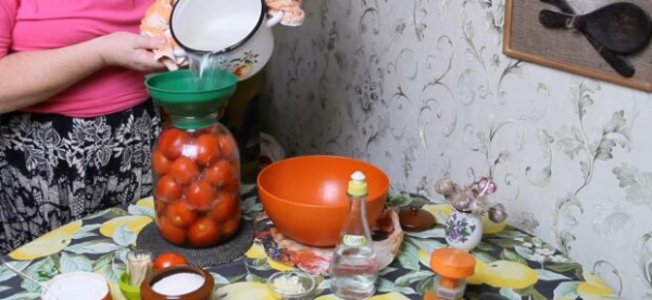 Необычный маринад для помидоров с водкой: непривычный вкус закуски на зиму
