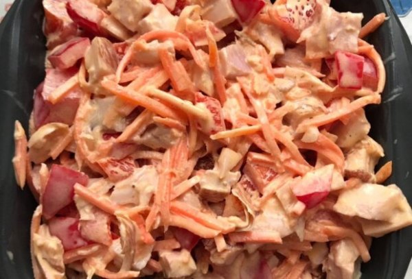 Очень вкусный и весенний салат с копченой курицей и болгарским перцем: если худеть к лету, то только так Очень вкусный и весенний салат с копченой курицей и болгарским перцем: если худеть к лету, то только так