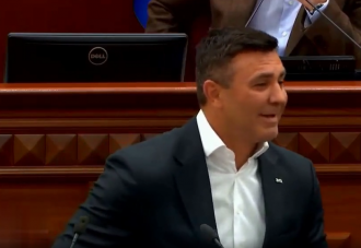 Заговорил ребусами и приставал к "девочке": Тищенко попал впросак выступая в Киевсовете
Заговорил ребусами и приставал к "девочке": Тищенко попал впросак выступая в Киевсовете
