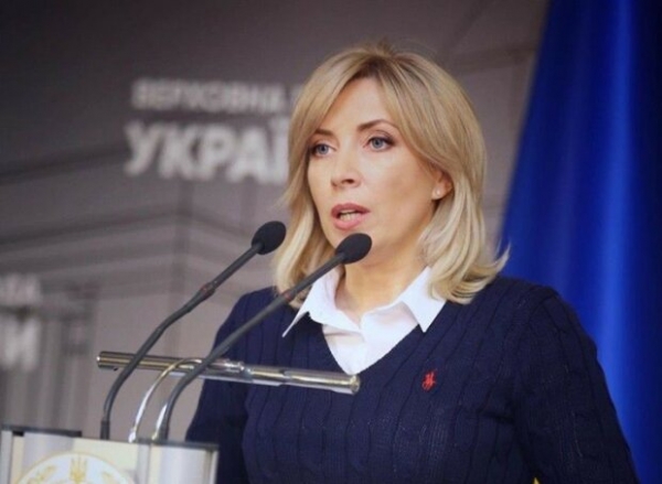 "Слуга народа" Верещук объяснила странный полет на зонтике: "Чтобы увидеть..." "Слуга народа" Верещук объяснила странный полет на зонтике: "Чтобы увидеть..."