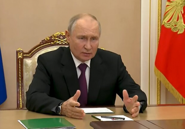 Россияне нашли родителей путина: "Сын безобразно себя ведет"