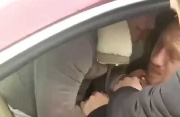 Душила ремнем: депутат "Слуги народа" Алина Мустафаева подралась с владельцем подозрительного холдинга Душила ремнем: депутат "Слуги народа" Алина Мустафаева подралась с владельцем подозрительного холдинга