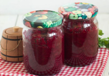Кабачковая и рядом не стояла: рецепт остренькой свекольной икры Кабачковая и рядом не стояла: рецепт остренькой свекольной икры
