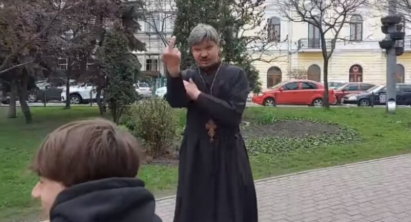 В Киеве "синий" священник показал всю свою сущность перед Пасхой: "*б твою мать" В Киеве "синий" священник показал всю свою сущность перед Пасхой: "*б твою мать"