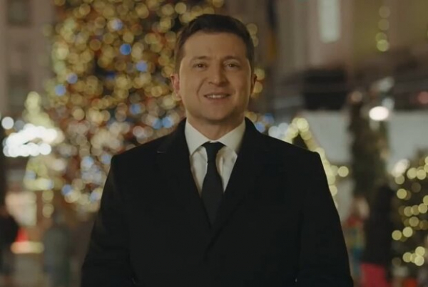 Владимир Зеленский в Сочельник посоветовал украинцам оставить все плохое в прошлом и подумать о примирении: "Главное - любовь" Владимир Зеленский в Сочельник посоветовал украинцам оставить все плохое в прошлом и подумать о примирении: "Главное - любовь"