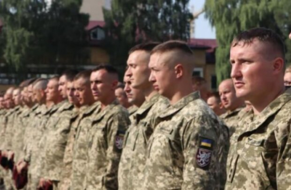 Украинцам, которые "застряли" в армии, сделали заманчивое предложение: придется выбирать Украинцам, которые "застряли" в армии, сделали заманчивое предложение: придется выбирать