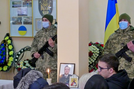 В Каменце-Подольском попрощались с погибшим в зоне ООС военным