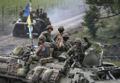 Возврат Крыма Украине и расширение НАТО: Подоляк назвал главные "цели" России в войне
Возврат Крыма Украине и расширение НАТО: Подоляк назвал главные "цели" России в войне