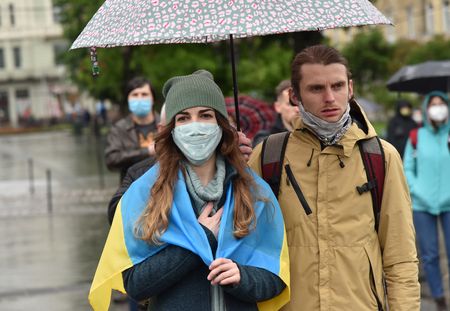 Несмотря на сильный ливень львовяне вышли на акцию «Стоп реванш!» Несмотря на сильный ливень львовяне вышли на акцию «Стоп реванш!»