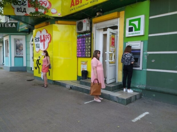 Популярные банки разрешили украинцам шеринг документов через "Дію"