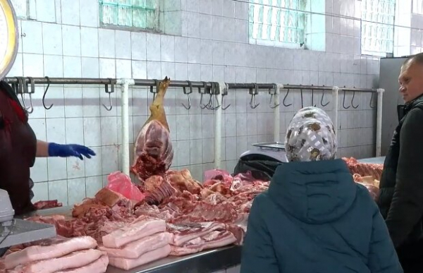 С такими ценами можно разориться: в конце сентября супермаркеты резко подняли стоимость свинины, курятины и сала С такими ценами можно разориться: в конце сентября супермаркеты резко подняли стоимость свинины, курятины и сала
