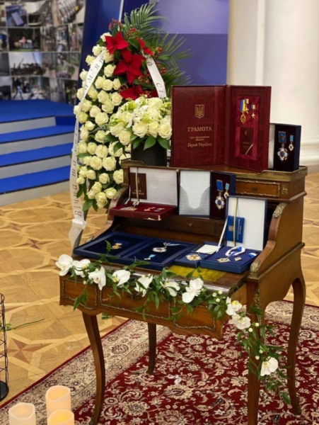 "Мы прощаемся с "Человеком эпохи": владелица ритуальной компании Алла Ландар об Александре Омельченко
"Мы прощаемся с "Человеком эпохи": владелица ритуальной компании Алла Ландар об Александре Омельченко