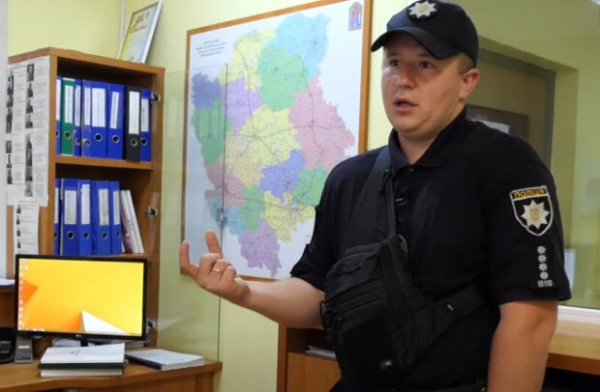 Жена "бедного" патрульного Андрея Крутня купила Toyota Prius за 5000 гривен: наверное, в Черную пятницу Жена "бедного" патрульного Андрея Крутня купила Toyota Prius за 5000 гривен: наверное, в Черную пятницу