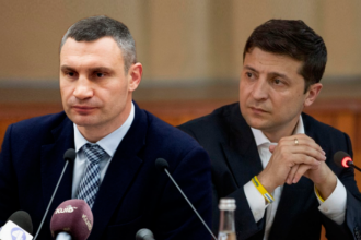"Кличко ведет себя очень неправильно": Зеленский прокомментировал обыски у окружения мэра
"Кличко ведет себя очень неправильно": Зеленский прокомментировал обыски у окружения мэра