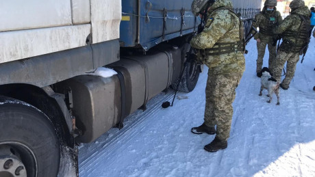 Грузовики с 28 тоннами гумпомощи проследовали в ОРДЛО через КПВВ "Счастье" Грузовики с 28 тоннами гумпомощи проследовали в ОРДЛО через КПВВ "Счастье"